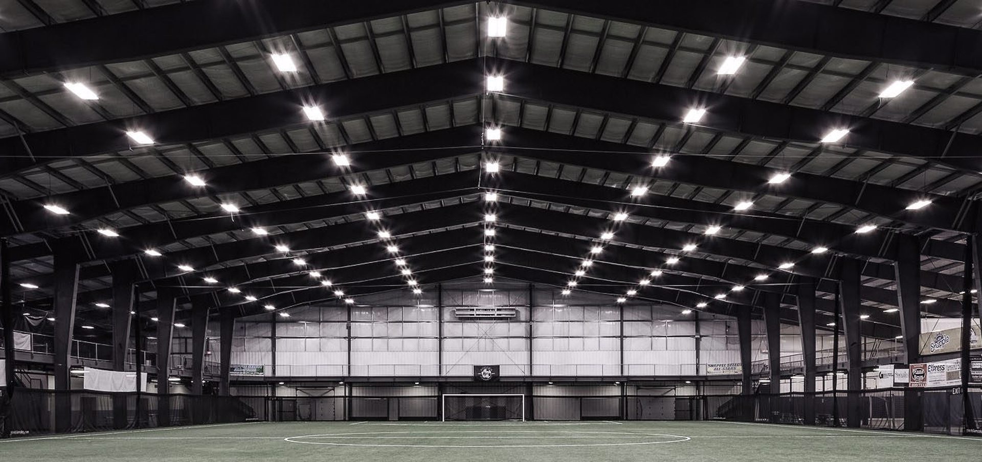 Wide spanning steel building for indoor sports Steel building used for indoor sports complex